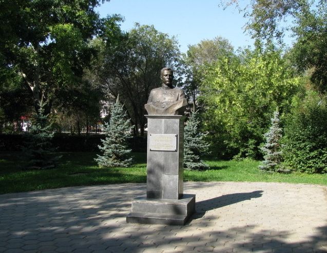 Памятник А.И. Родимцеву