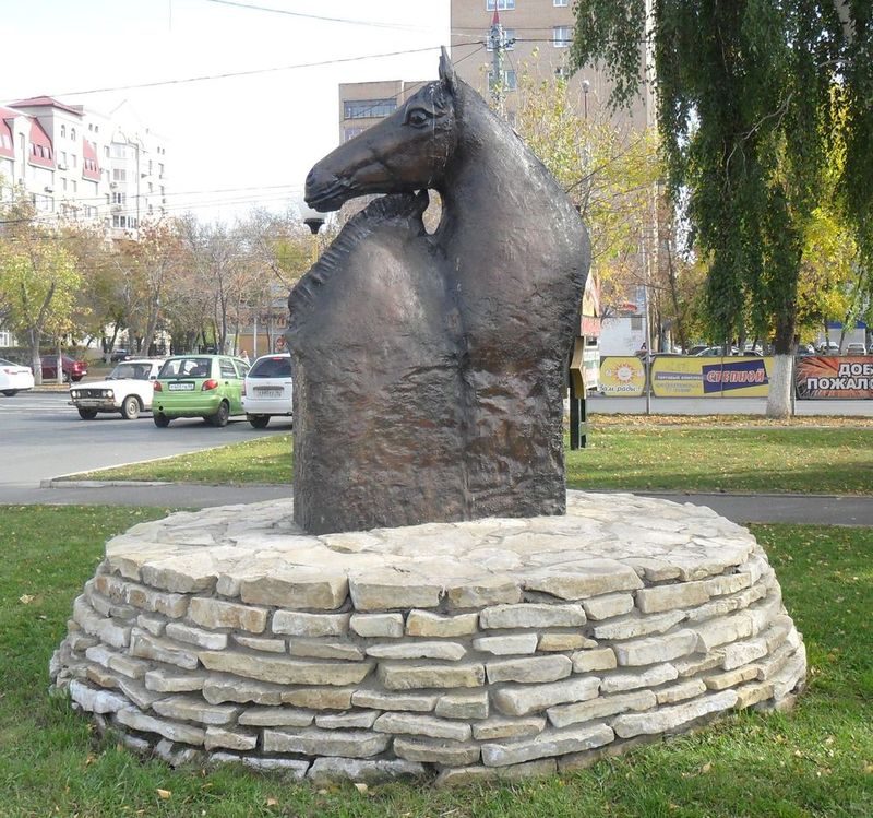 Памятники на проспекте Дзержинского