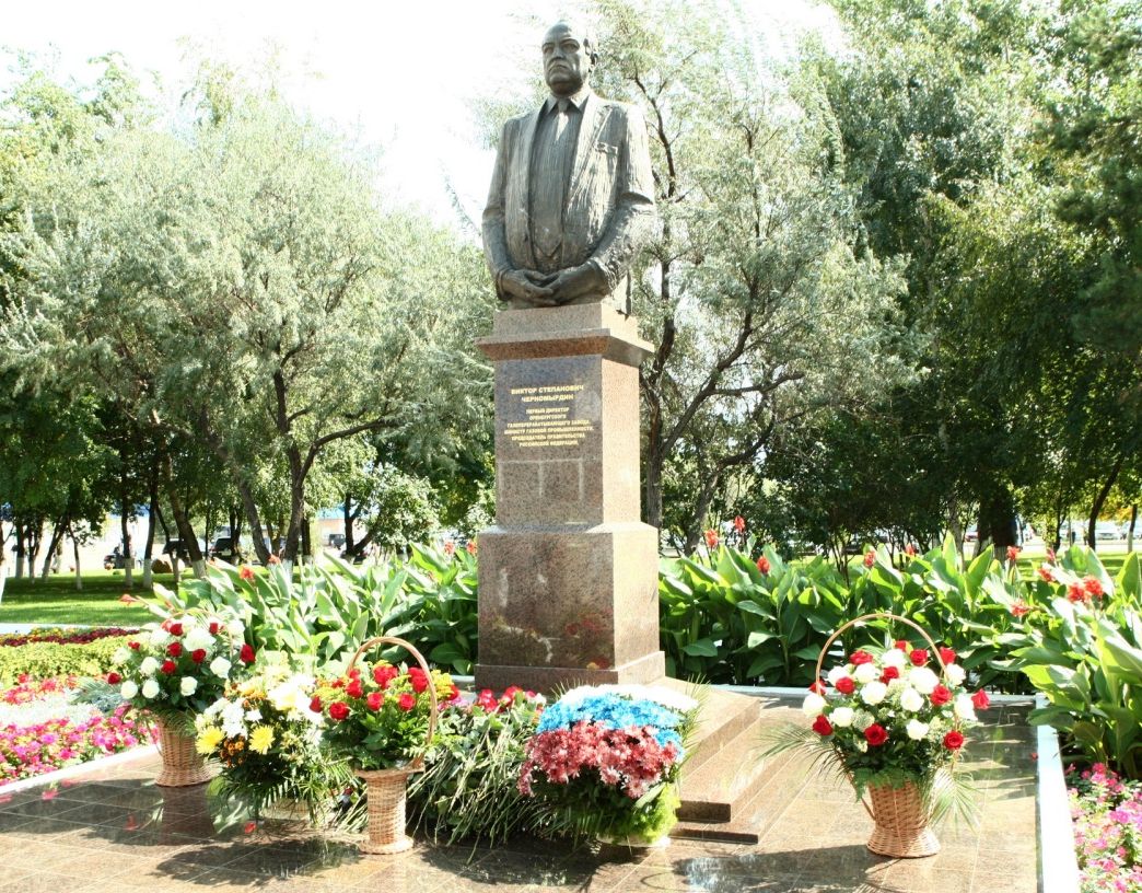 Памятник Виктору Степановичу Черномырдину