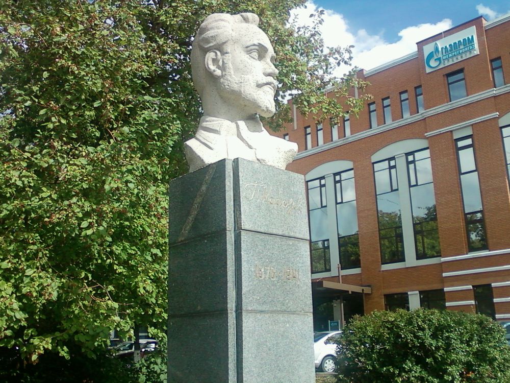 Памятник П. А. Кобозеву Памятник П. А. Кобозеву