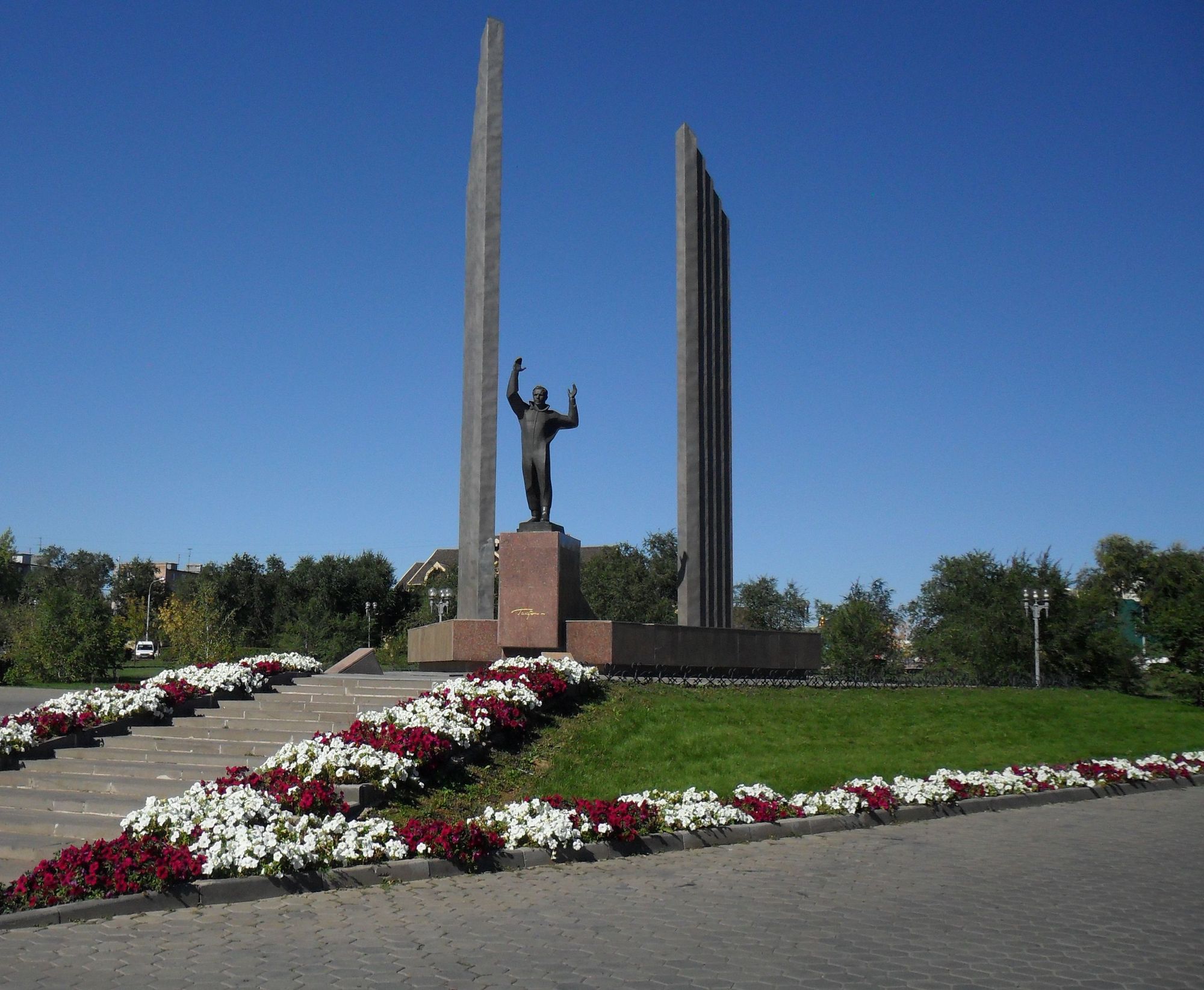 Памятник Юрию Гагарину Памятник Юрию Гагарину