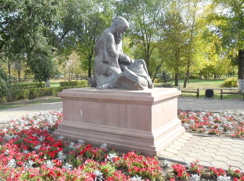 Сквер памяти Салмышского боя Сквер памяти Салмышского боя