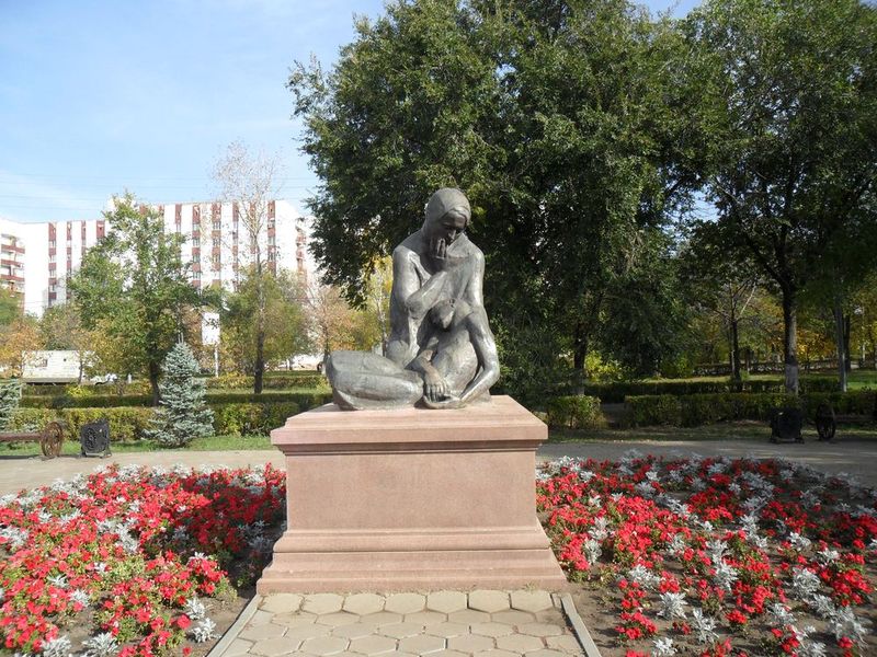 Сквер памяти Салмышского боя Сквер памяти Салмышского боя